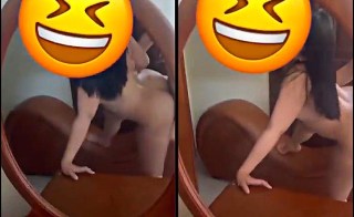 Em sinh viên cuồng dâm gác chân xoè bướm đứng tư thế dâm dục vểnh lồn