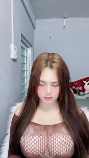 Nhìn trang phục là thấy hè này nóng rồi