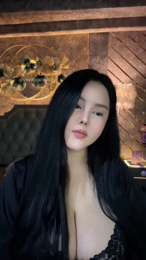 Quả ngực khổng lồ khiến người xem ngỡ ngàng Idol Trà Giang xưa rồi